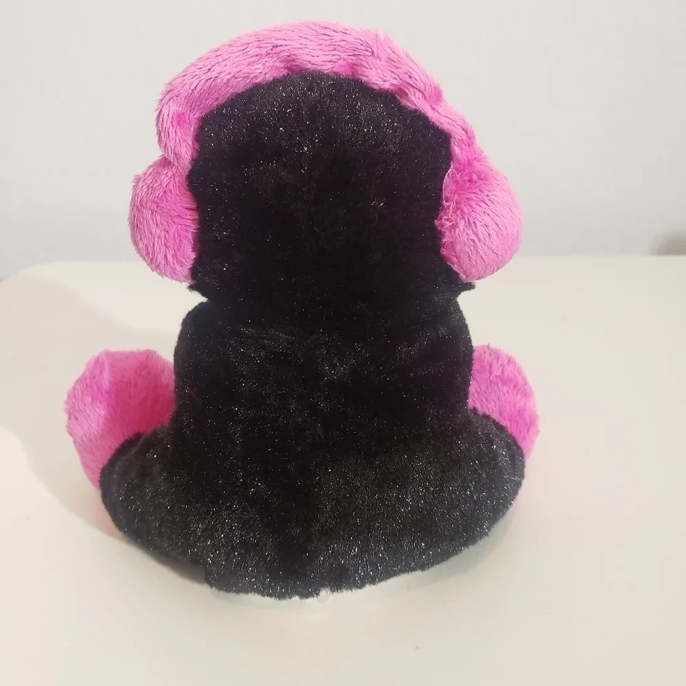 Plush penguin with a pair of long socks (4 in total )
